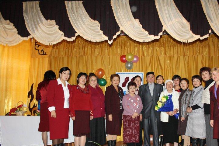 Мектеп ұжымы ардагер ұстазбен кездесті
